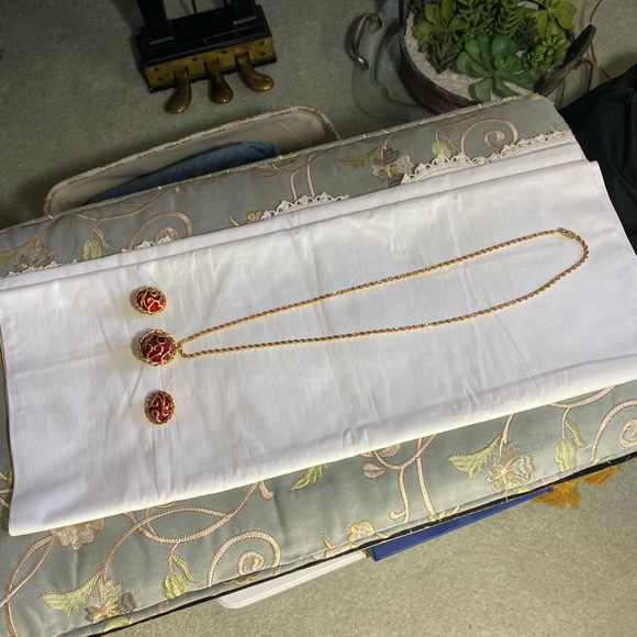 Hutton Wilkinson Jewelry Set. Necklace with matching clip on earrings NRFB - Picture 7 of 17